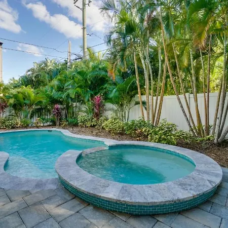 Pet Friendly Home With Heated Pool & Spa